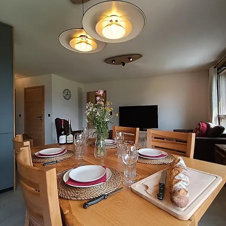 New Apt, 100m From Lift Lägenhet
