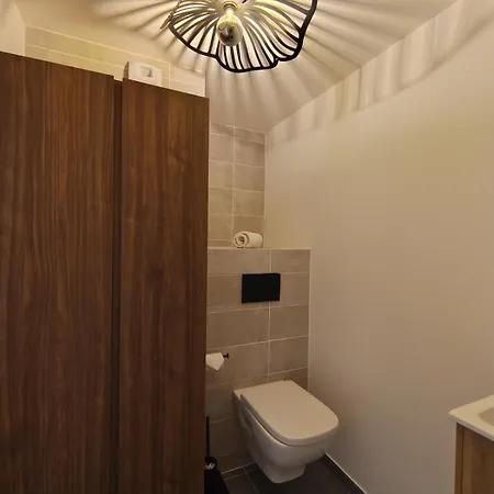 New Apt, 100m From Lift Lägenhet *