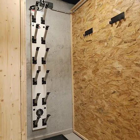 New Apt, 100m From Lift *