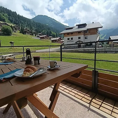 New Apt, 100m From Lift Lägenhet