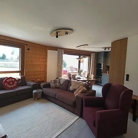 New Apt, 100m From Lift Lägenhet