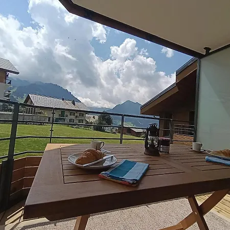 New Apt, 100m From Lift