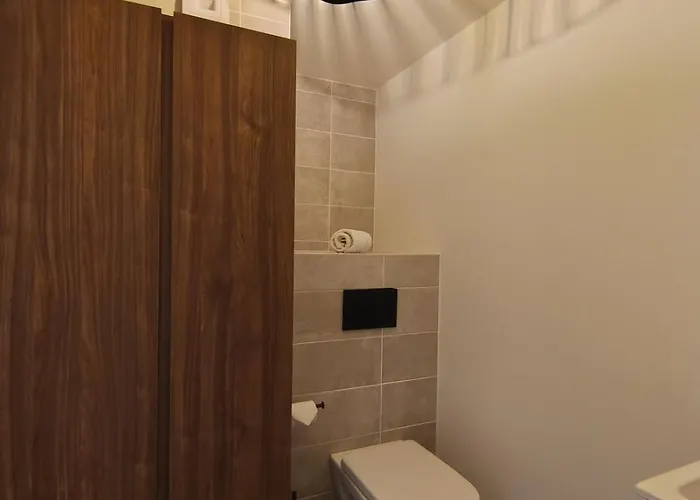 New Apt, 100m From Lift شقة *
