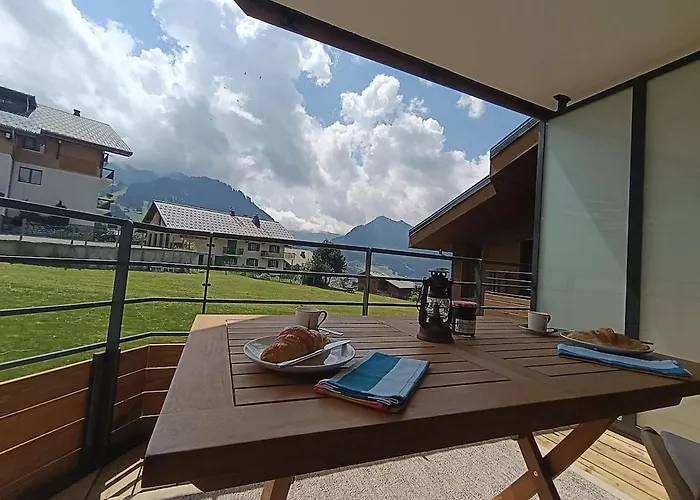 New Apt, 100m From Lift