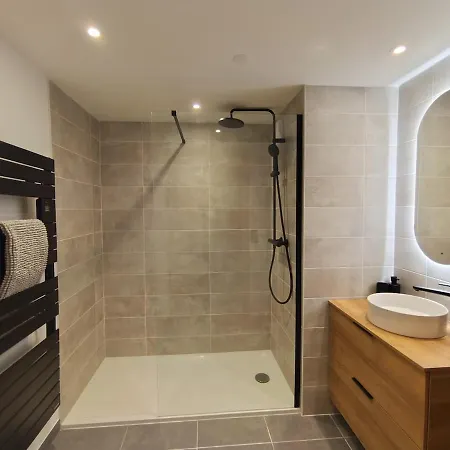 New Apt, 100m From Lift Appartamento *