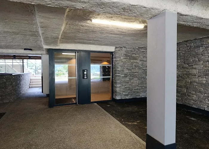 New Apt, 100m From Lift Lejlighed