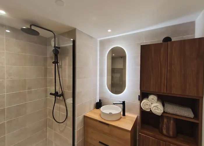 New Apt, 100m From Lift Lejlighed *