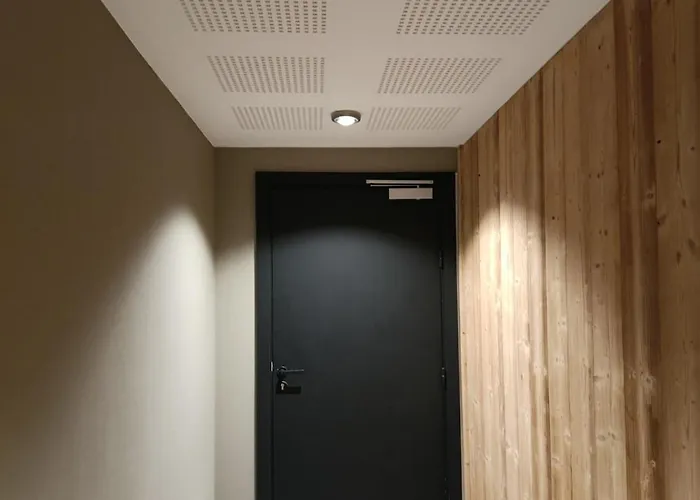 New Apt, 100m From Lift Lejlighed